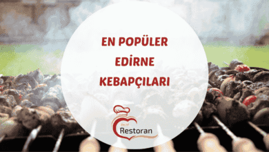 Edirne'de közlenmiş Adana kebap ve ince açılmış dürüm tabağı mangal başında servis bekliyor