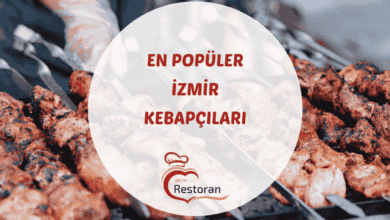 İzmir Bayraklı'da ızgarada pişen kebaplar ve arka planda duman tüten ocak başı görüntüsü