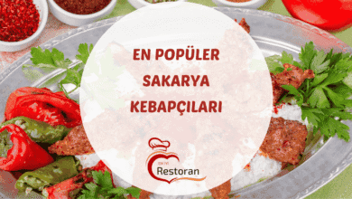 Sakarya'da ızgara kebap tabağı yanında balon ekmek ve taze mezeler servis edilirken